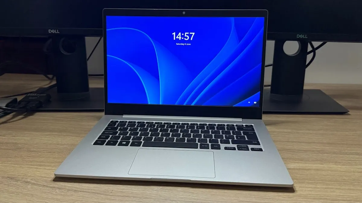Samsung Galaxy Book Go - Image 1