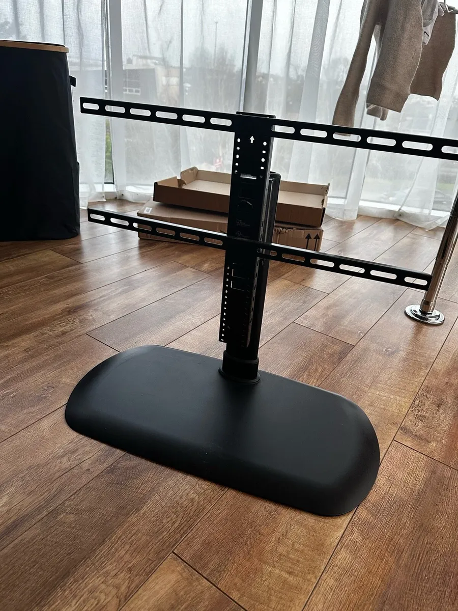 Tv stand that rotates 180 degrees - Image 1
