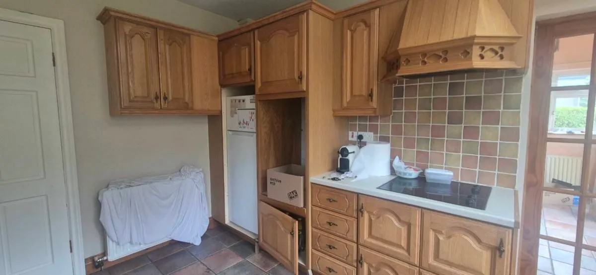 Kitchen with appliances - Image 1