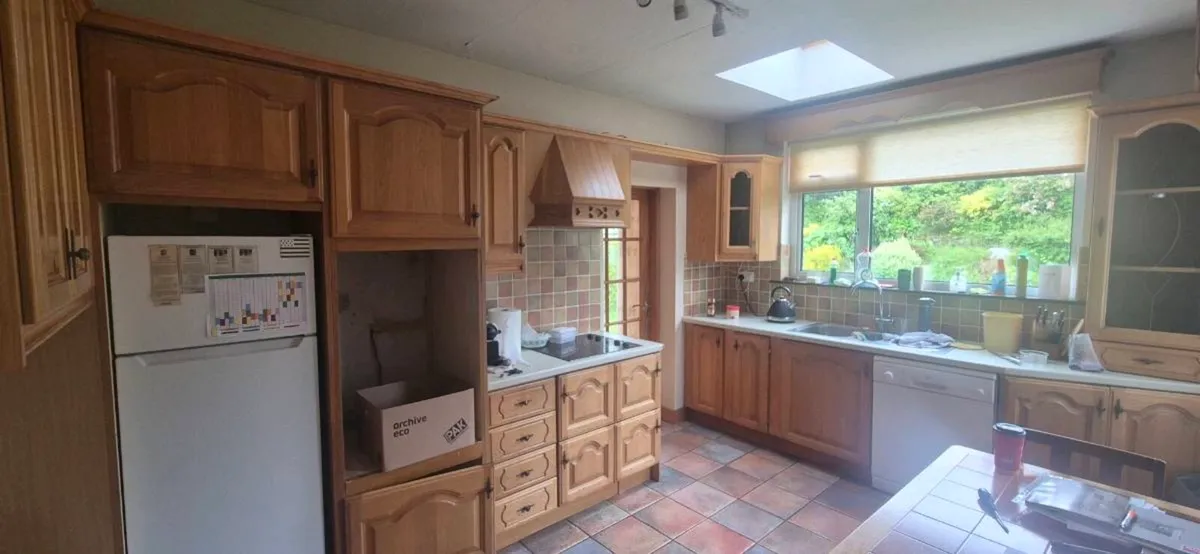 Kitchen with appliances - Image 2
