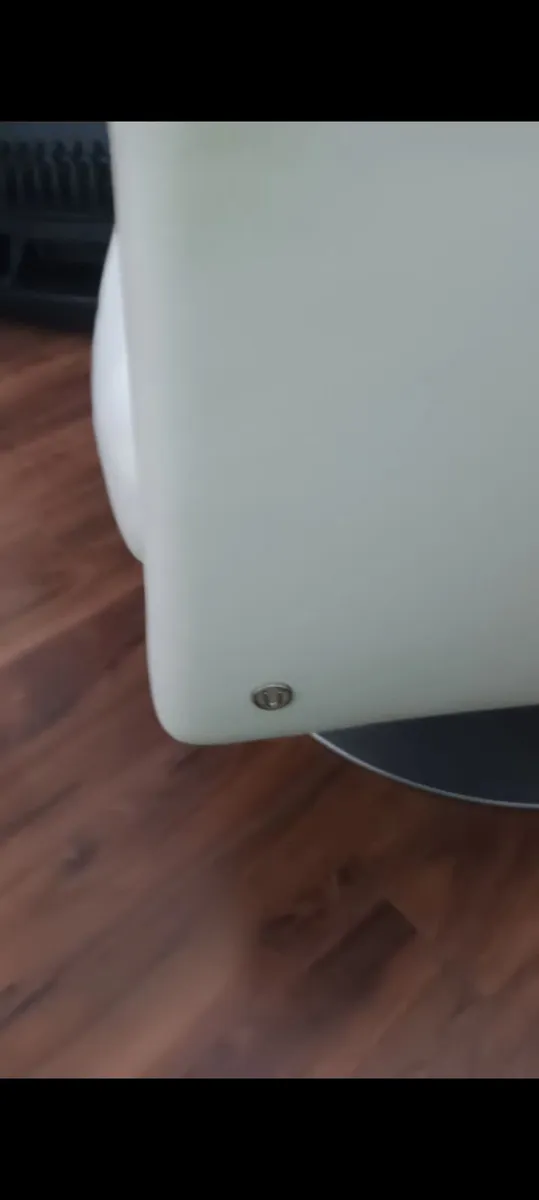 Cream swivel tub chair - Image 2