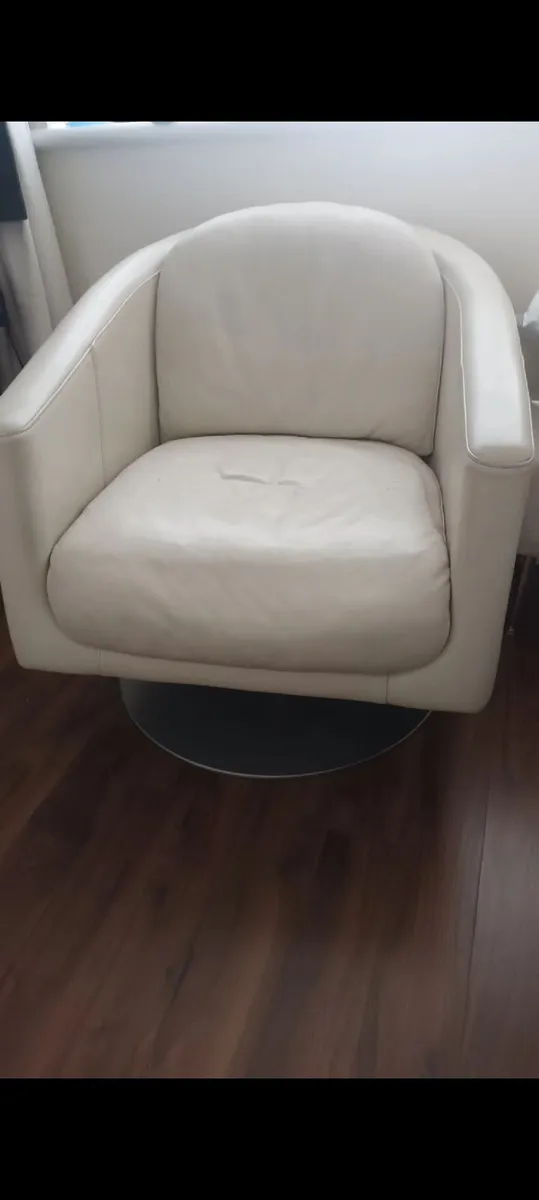 Cream swivel tub chair - Image 1
