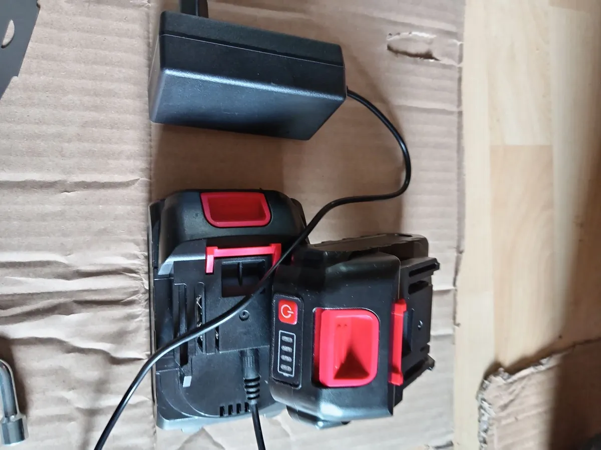 BATTERIES CORDLESS 21V X 2+CHARGER-NEW - Image 2