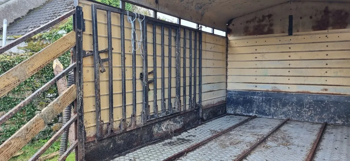 Cattle Truck - Image 4