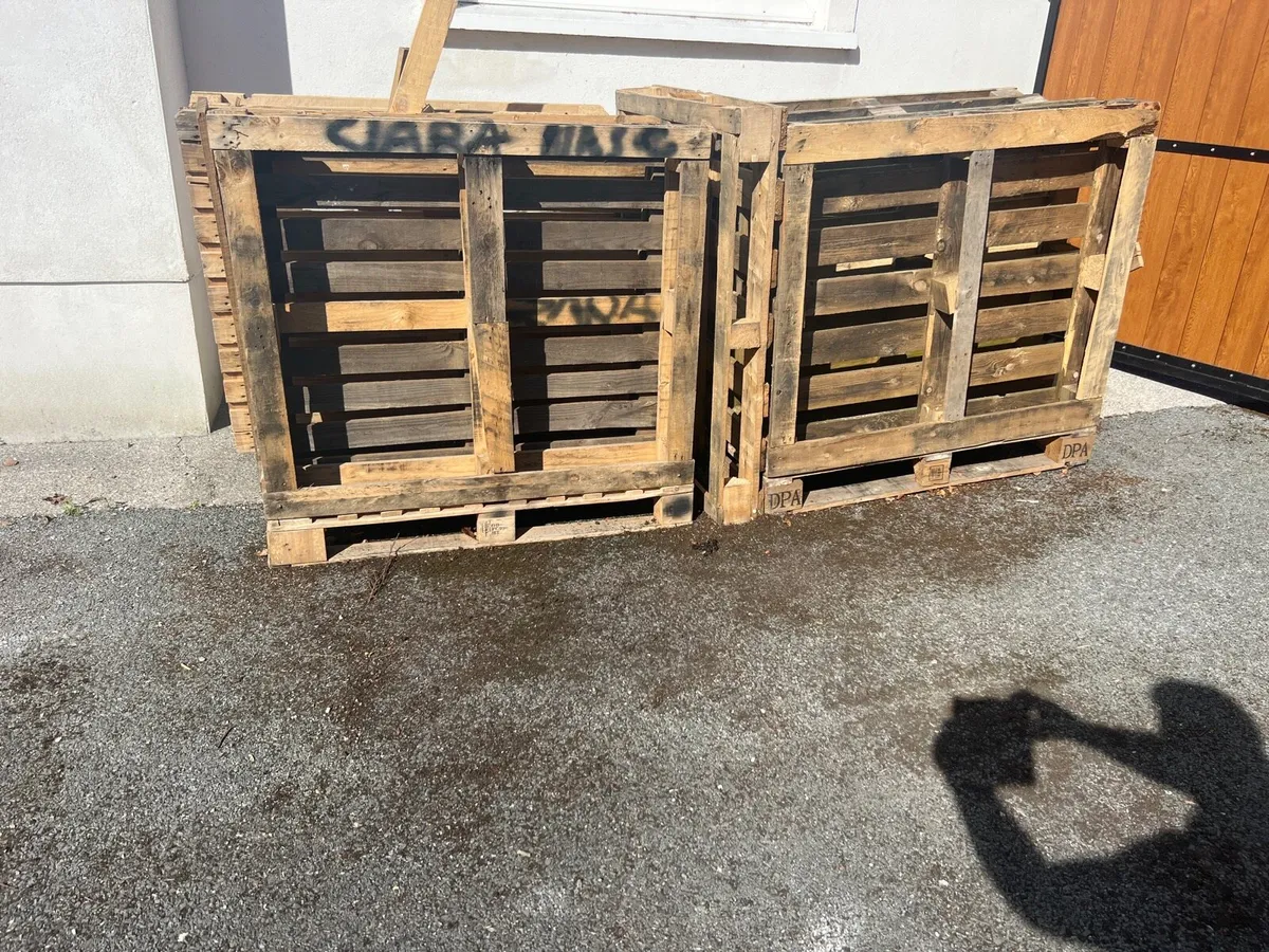 wooden pallets - Image 1