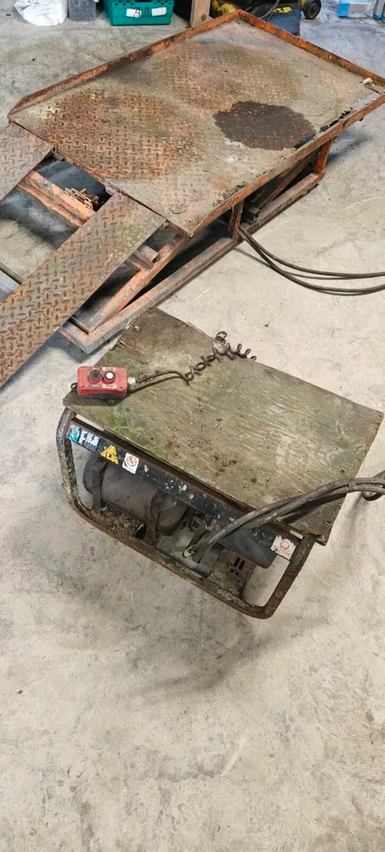 Hydraulic lift - Image 4