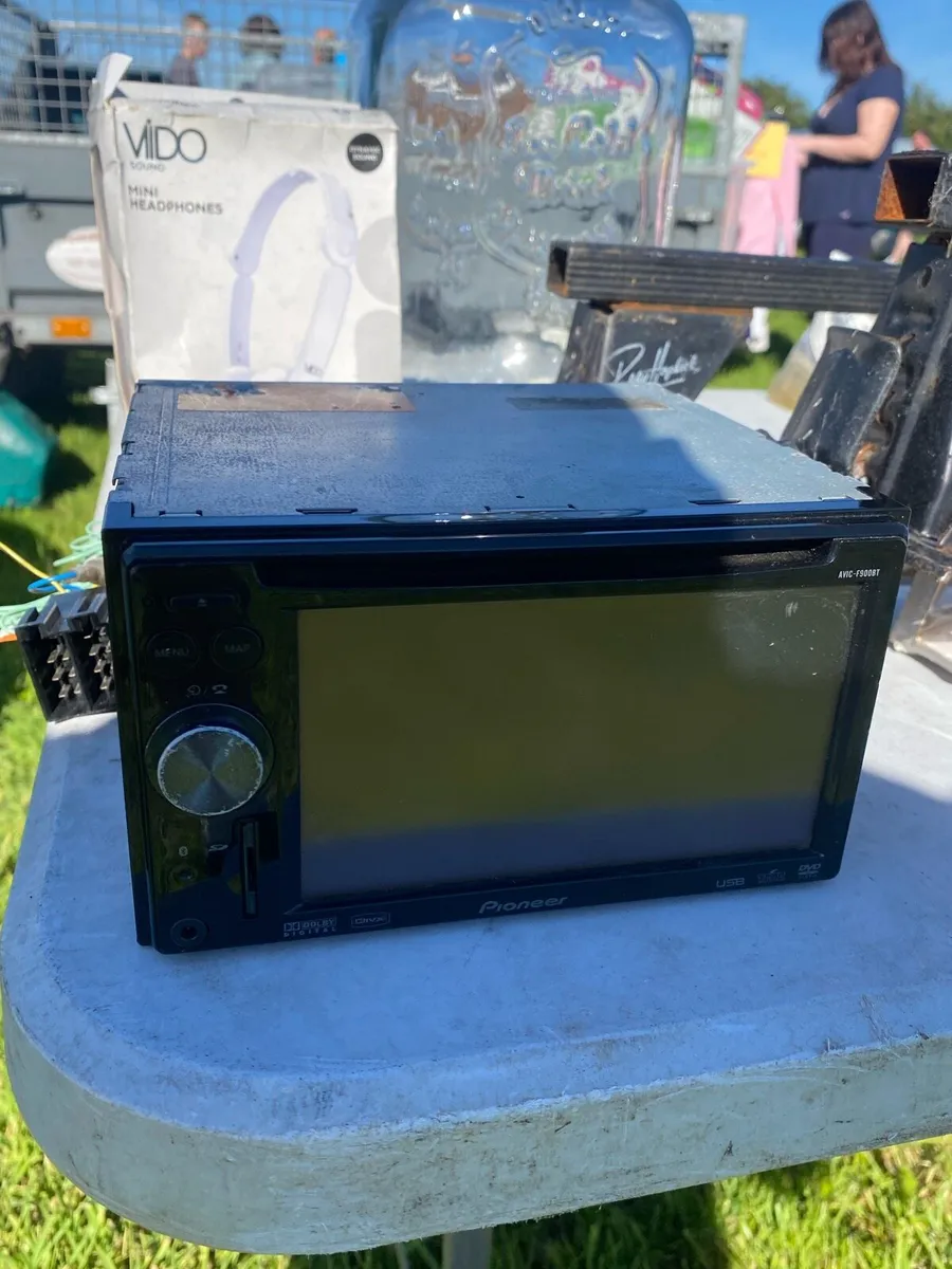 Pioneer touch screen radio and cd - Image 1