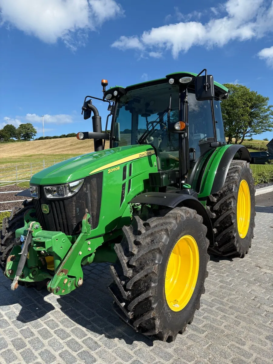 2019 John Deere 5090R - Image 1