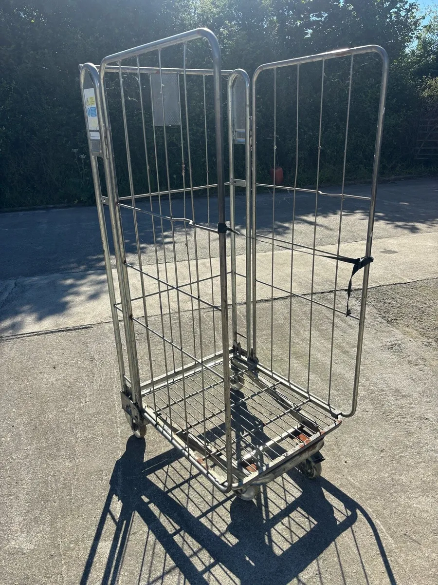 Roller cage trolley