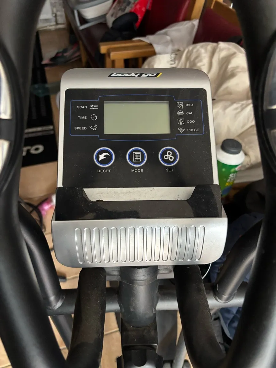 Cross trainer - Image 1