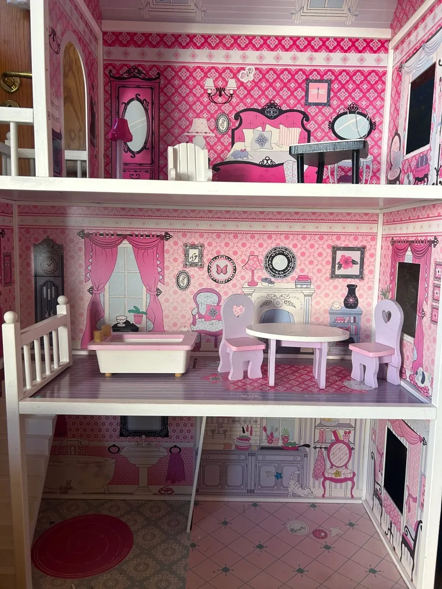 Doll house - Image 1
