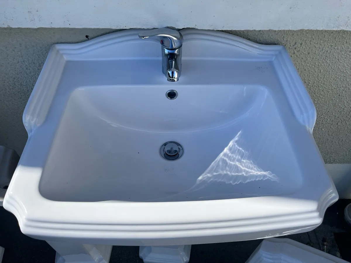 Toilets and Basins - Image 2