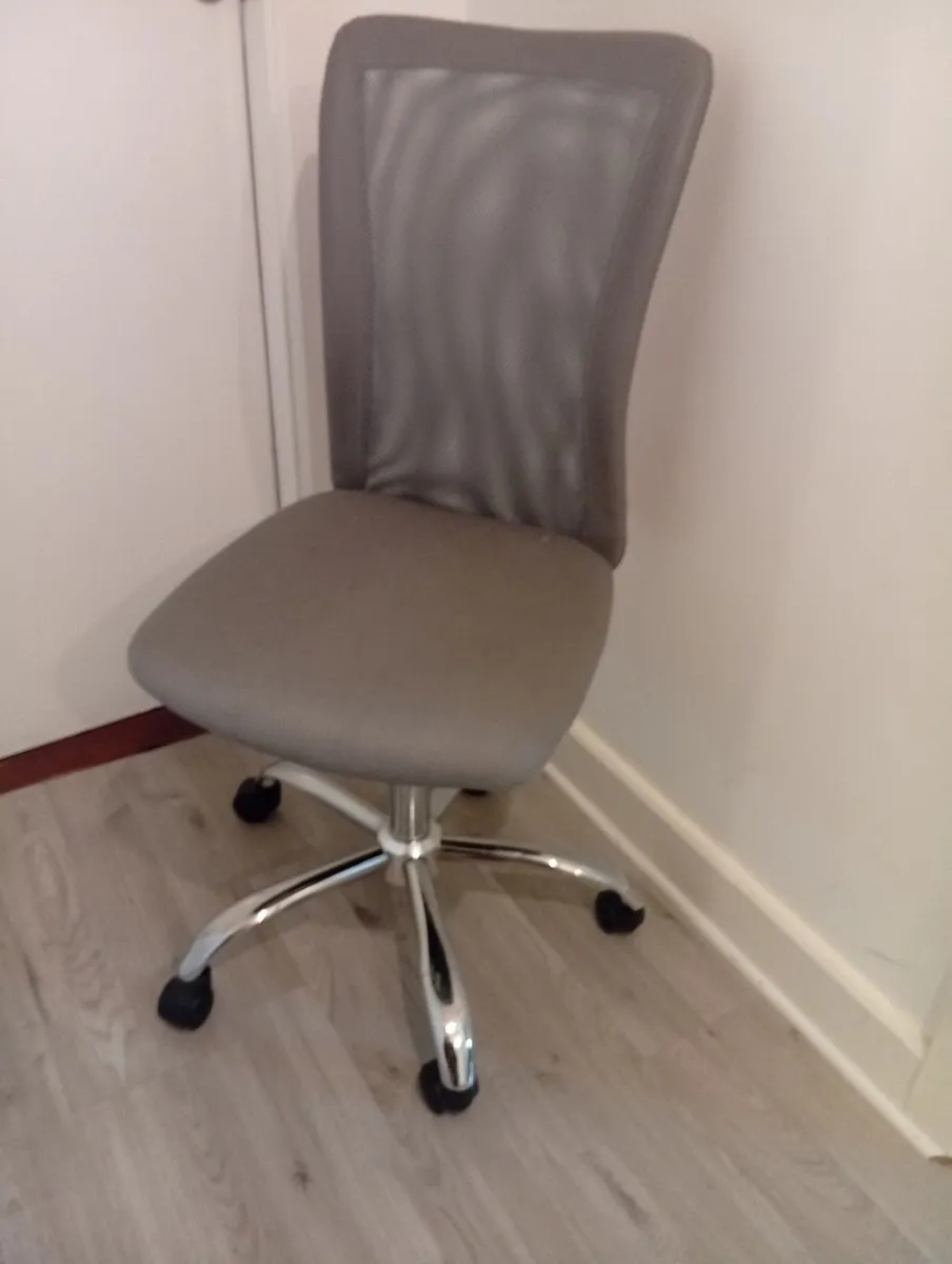 Quality Computer Office Adjustable Swivel Chair - Image 1