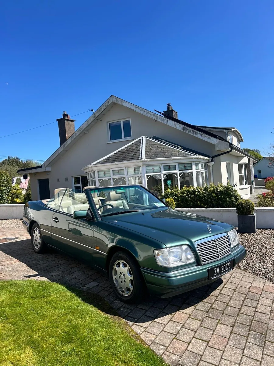 Mercedes E 220 - Image 1