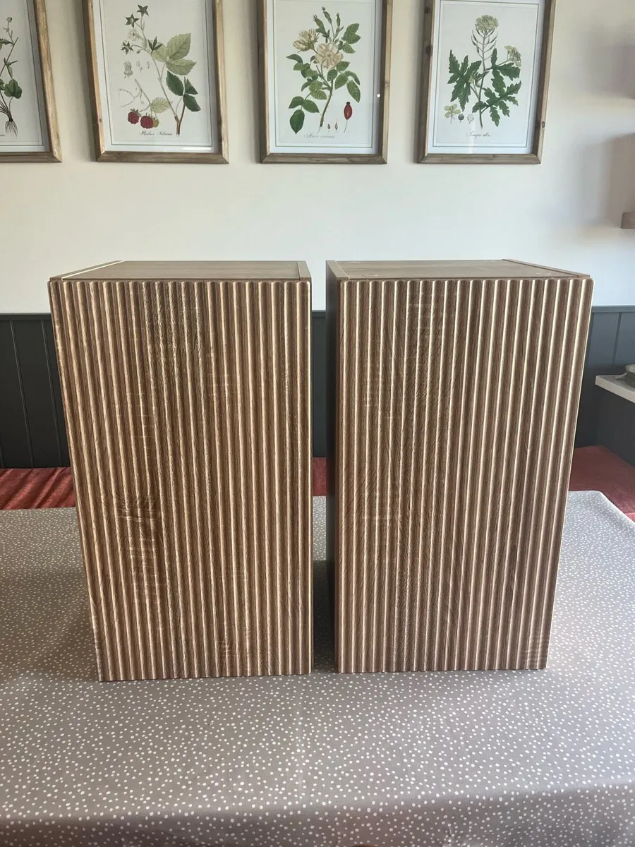 2 x Reed effect oak bathroom cabinets - Image 2