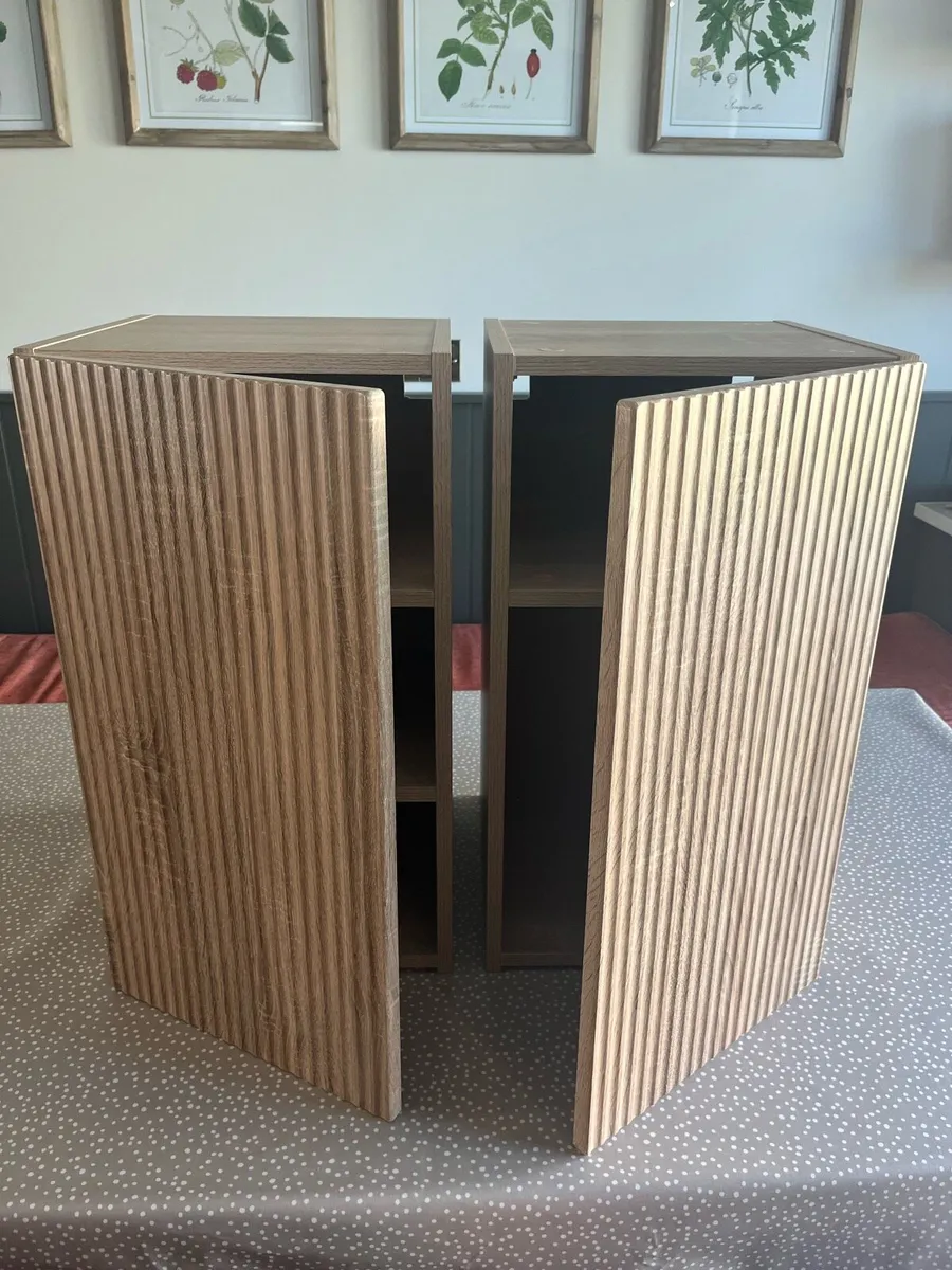 2 x Reed effect oak bathroom cabinets - Image 1