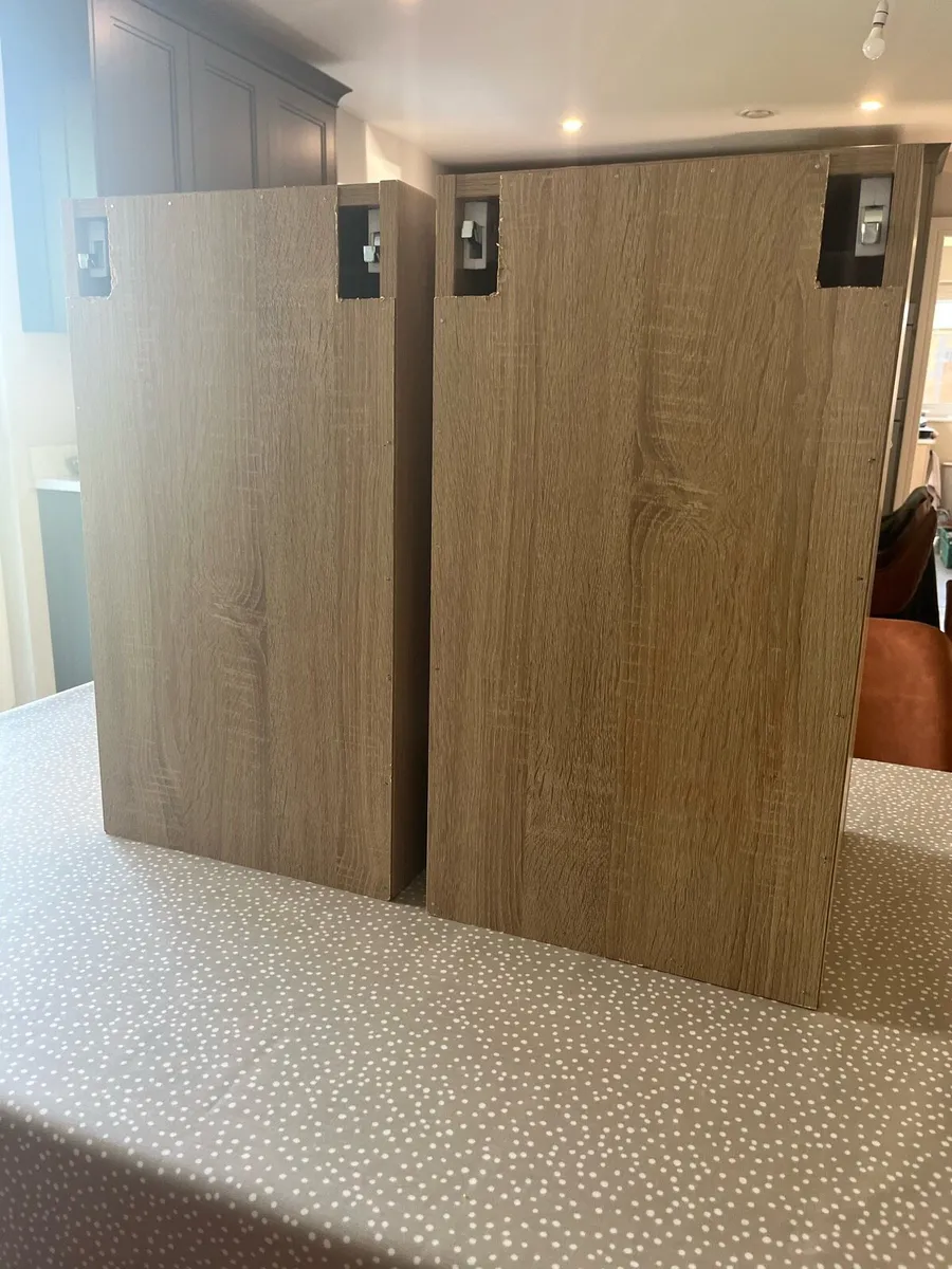 2 x Reed effect oak bathroom cabinets - Image 4