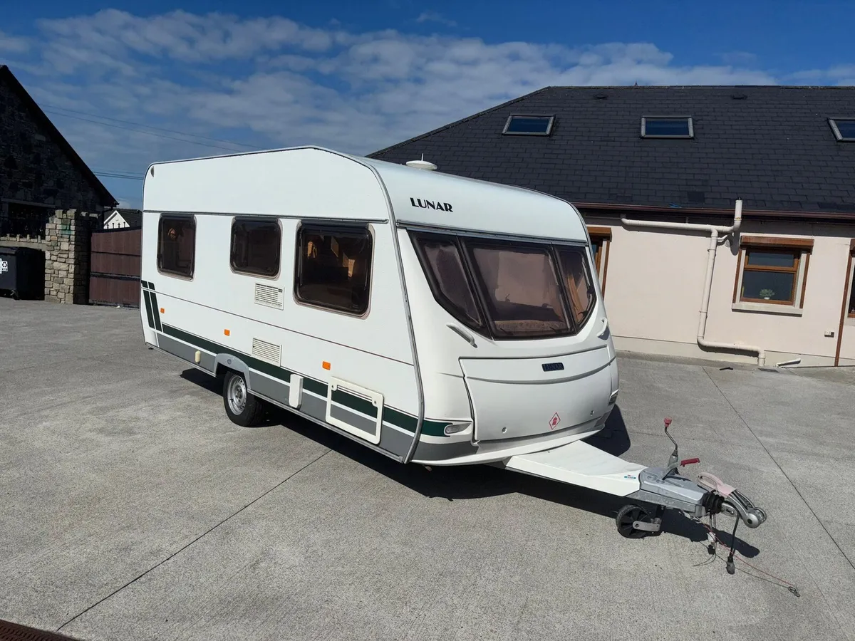 Bargain 4 berth fixed bed - Image 1