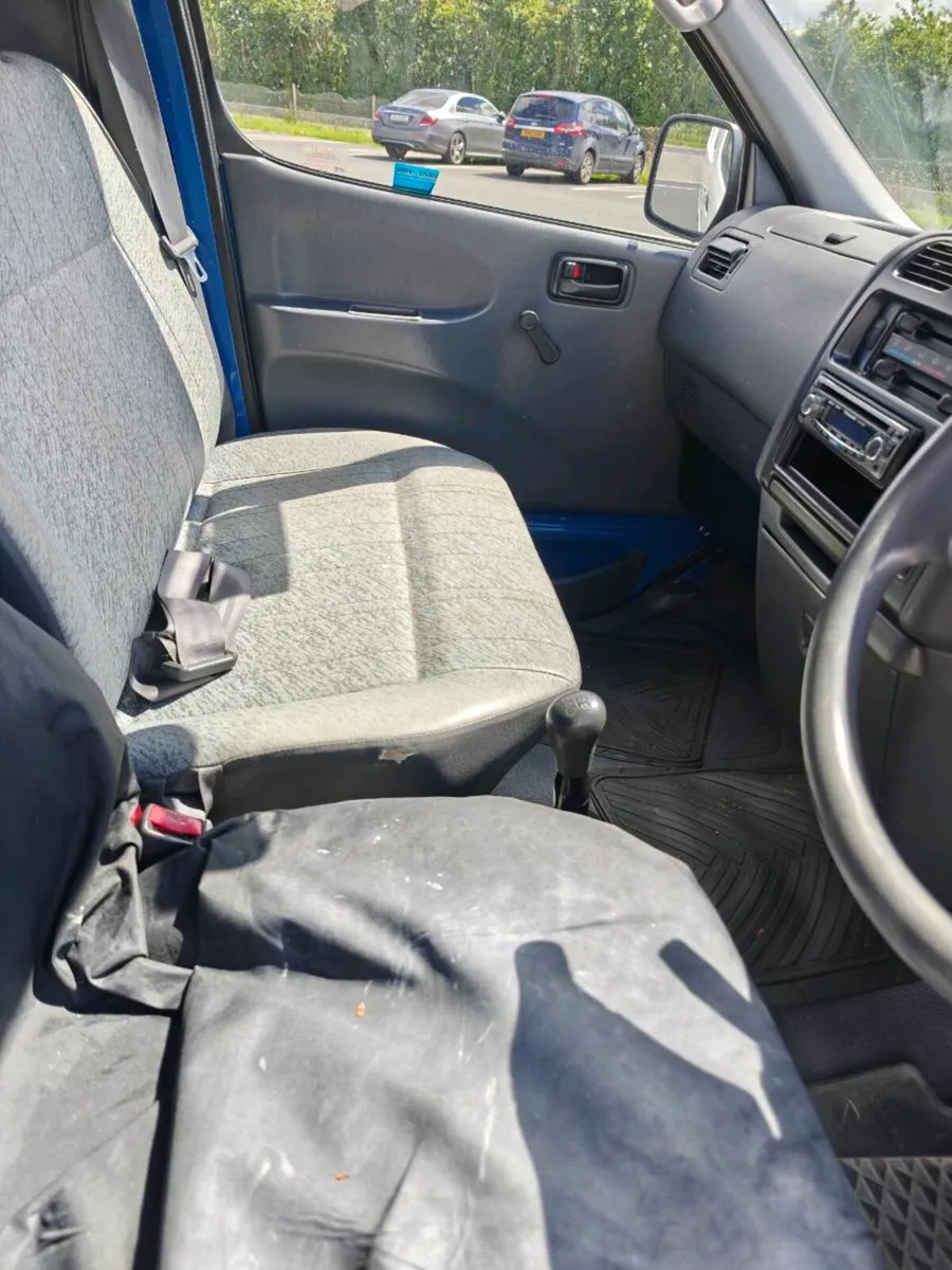 2003 Toyota hiace - Image 3