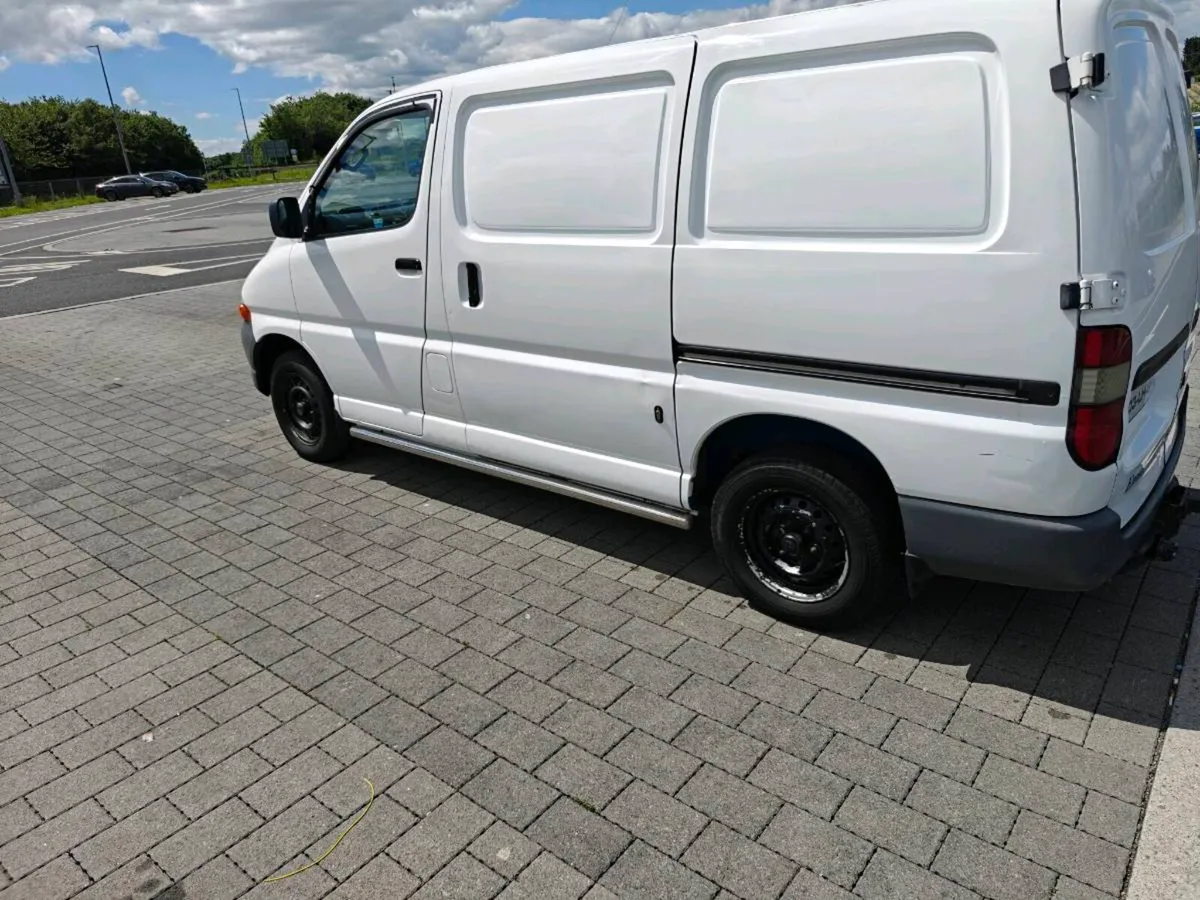 2003 Toyota hiace - Image 4
