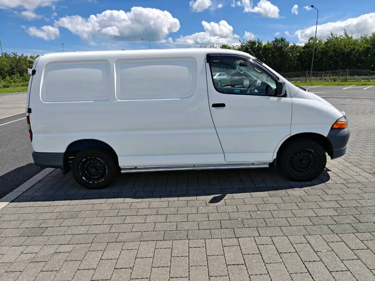 2003 Toyota hiace - Image 1