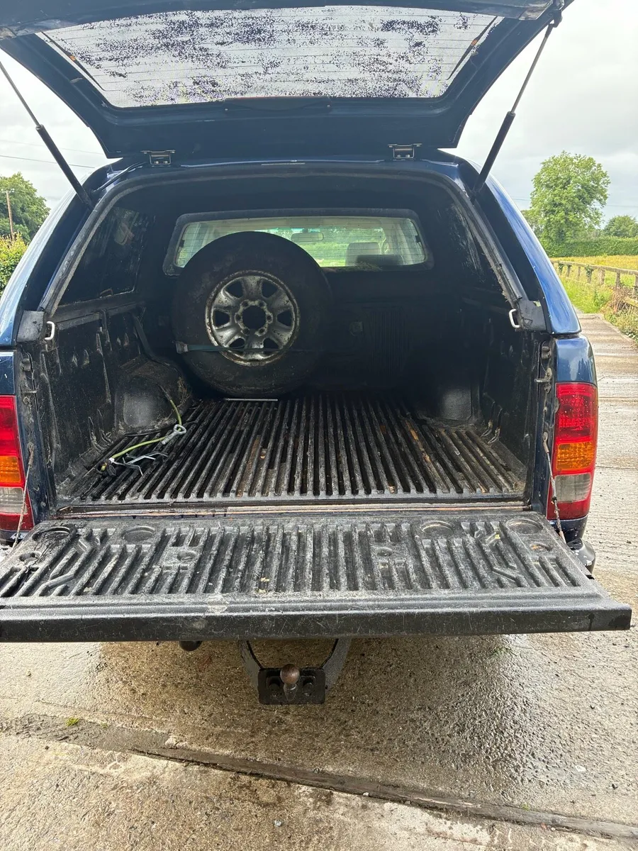 08 TOYOTA HILUX -Automatic-5seater crewcab - Image 3