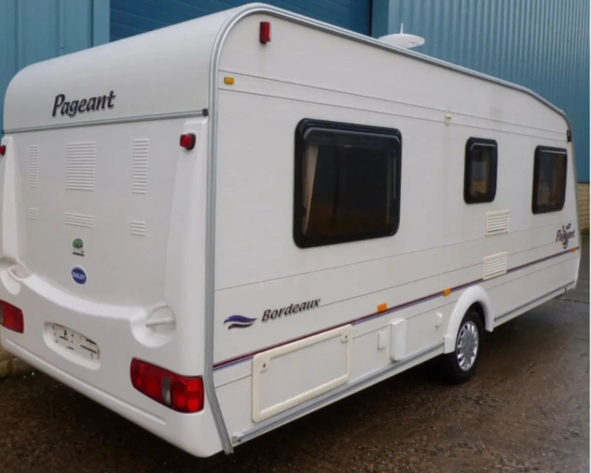 4/5 Berth Bailey Caravan with fixed bedroom - Image 1