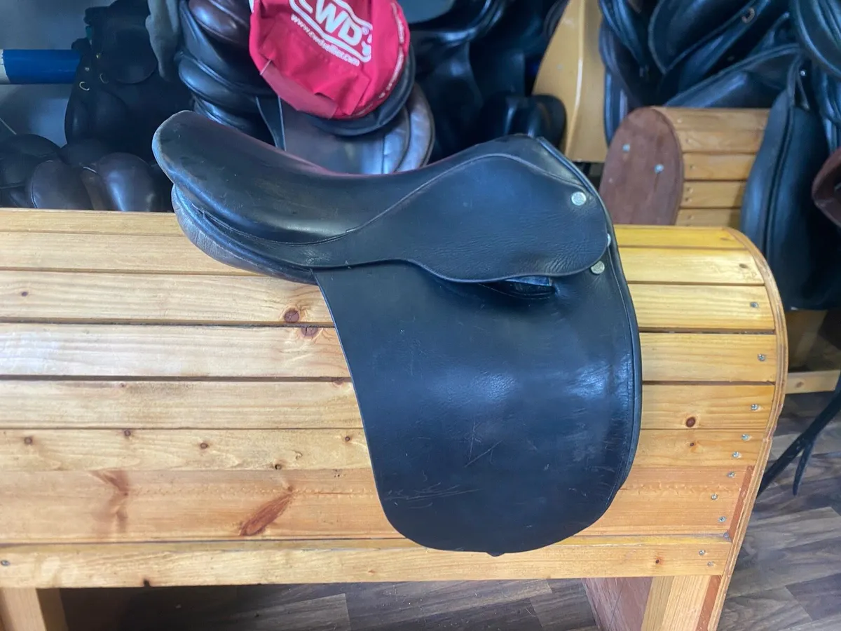 Berney brothers 15” Leather saddle - Image 1