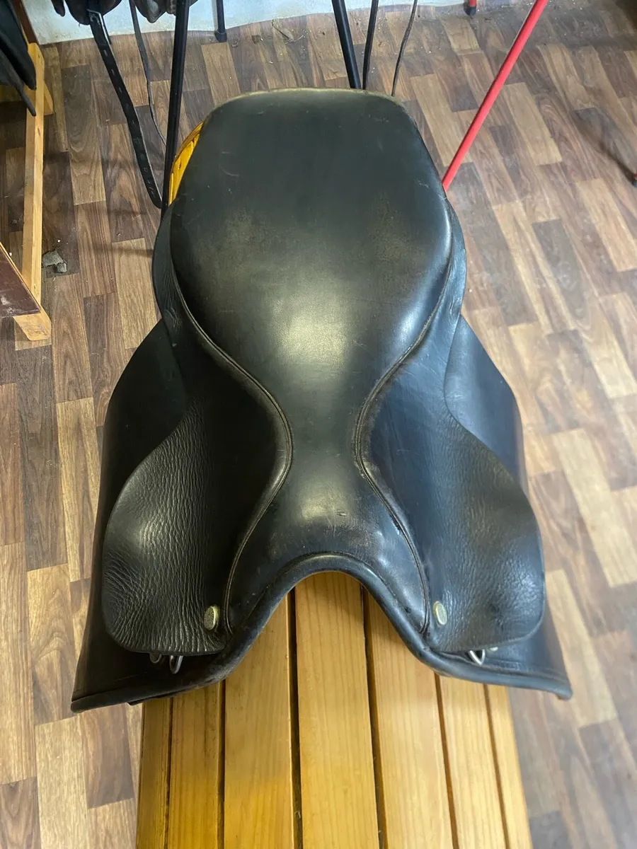 Berney brothers 15” Leather saddle - Image 2