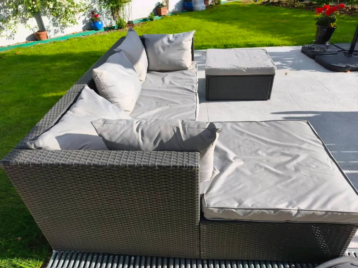 Wicker three seater outdoor furniture - Image 2