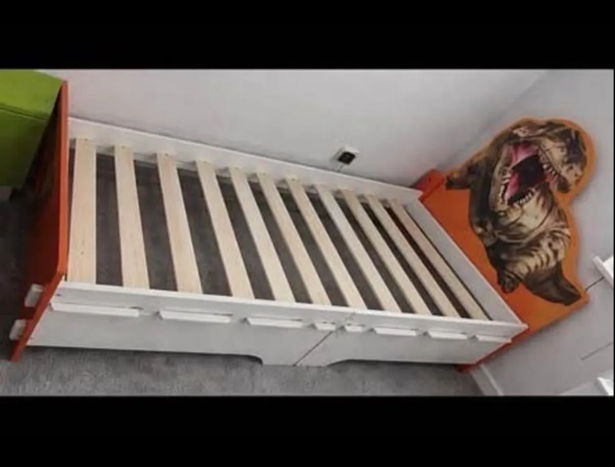 Kids bed frame - Image 1