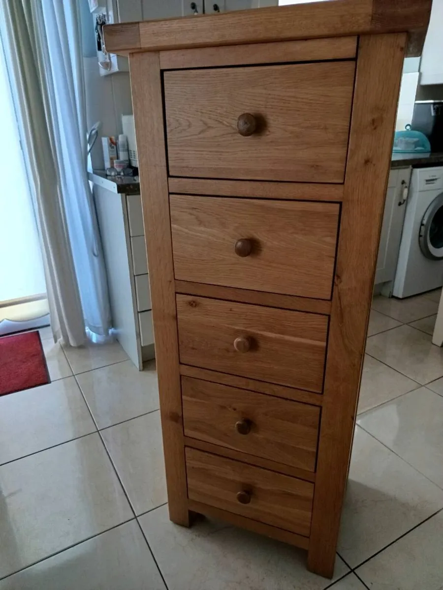 Solid oak chest of drawers - Image 1