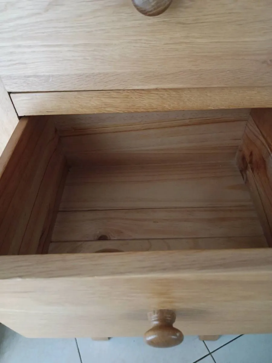 Solid oak chest of drawers - Image 3