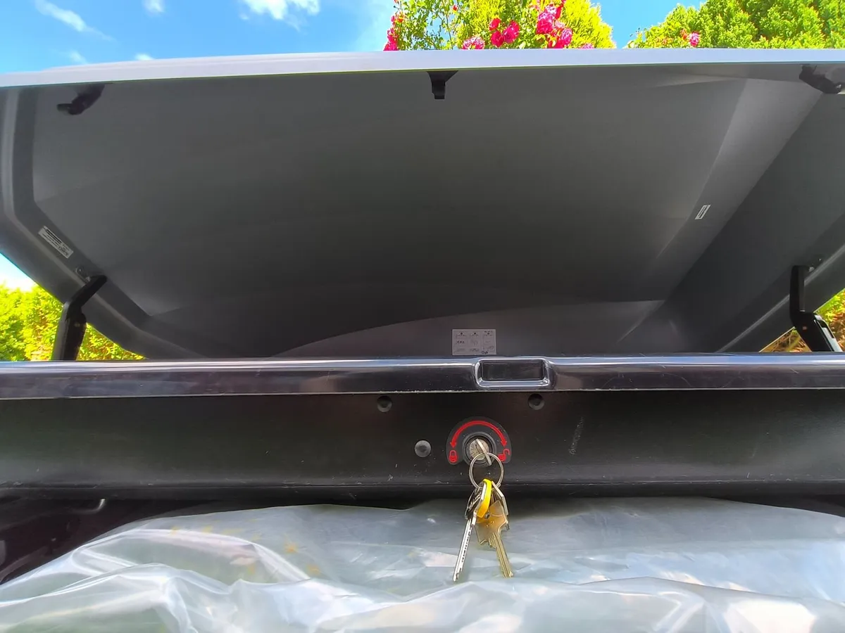 Roof box - Image 3