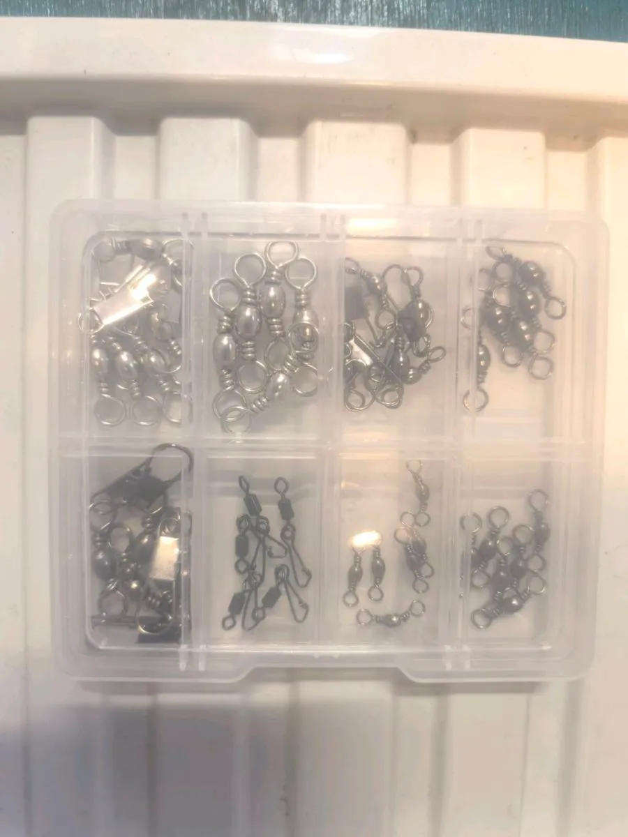 42 Swivels and snap links boxed various sizes - Image 1