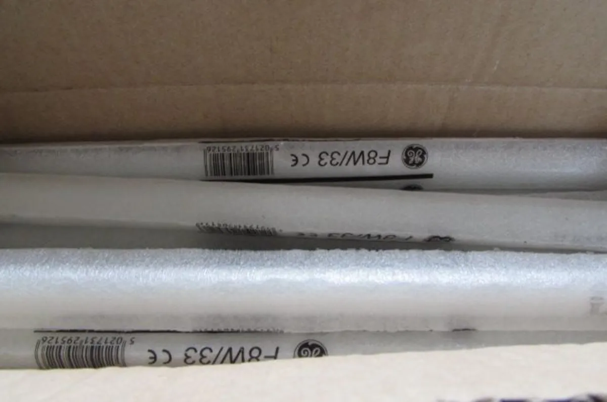 8 W Fluorescent Lamps x 18 for Sale - Image 3