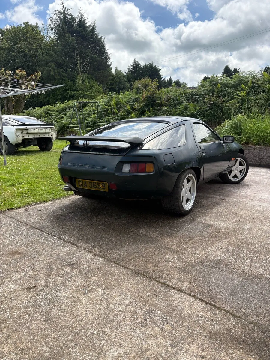 Porsche 928 1979 5 speed manual - Image 2
