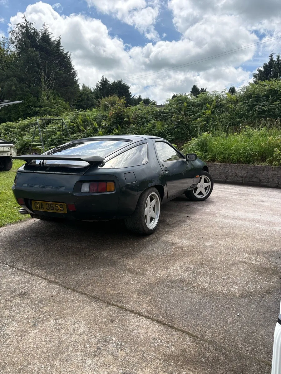 Porsche 928 1979 5 speed manual - Image 1