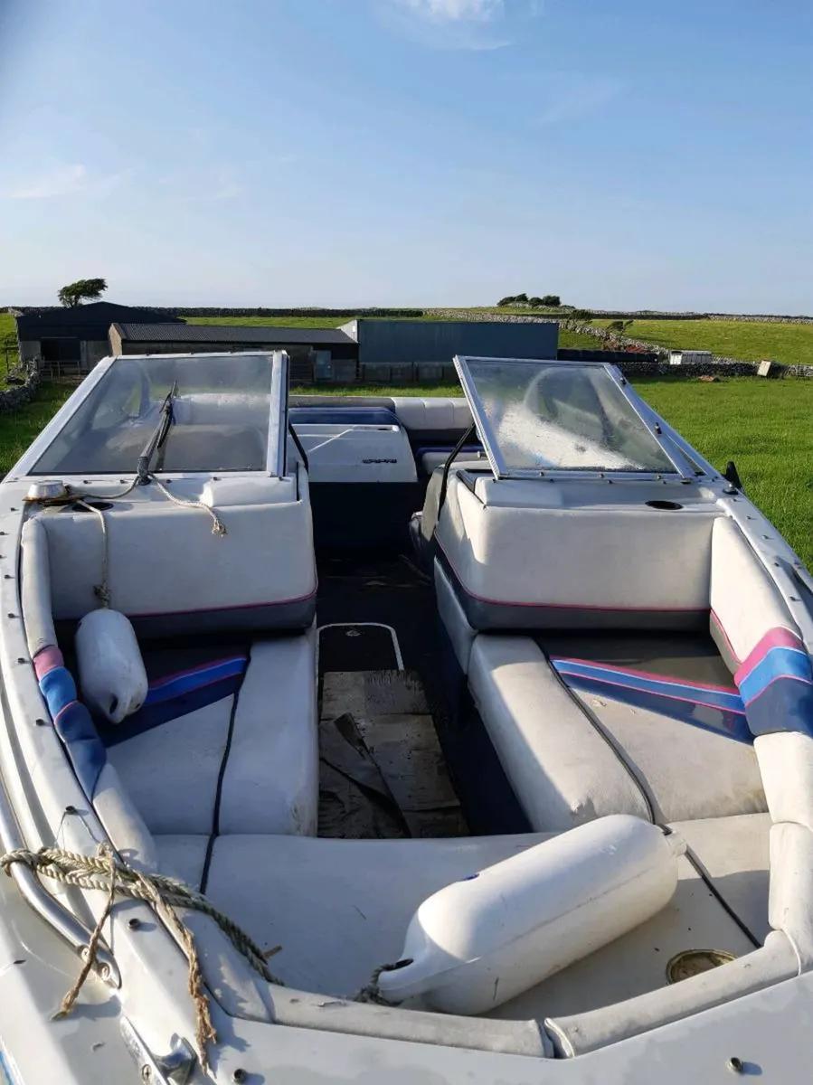 Boat and trailer - Image 1