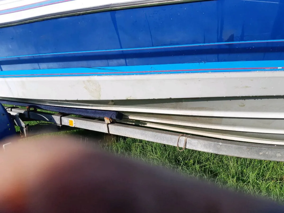 Boat and trailer - Image 2