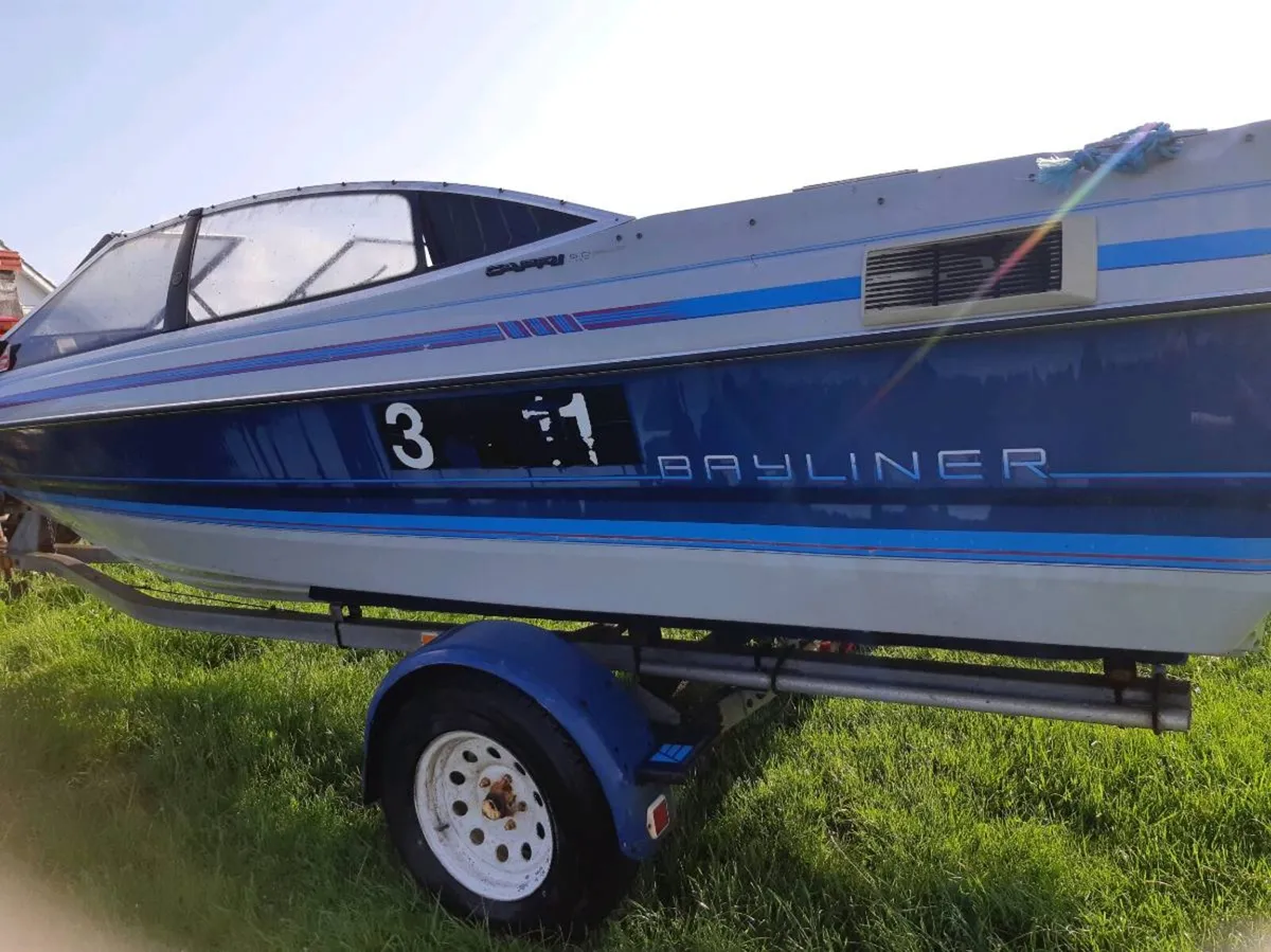Boat and trailer - Image 3
