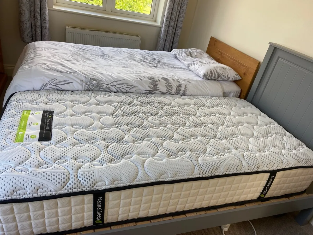 Bed and mattress - Image 2