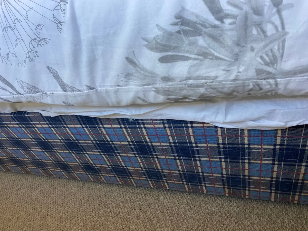 Bed and mattress - Image 3