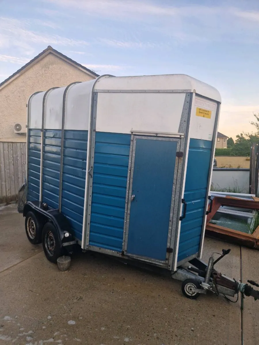 Horse box - Image 1