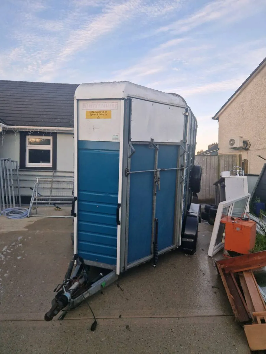 Horse box - Image 2