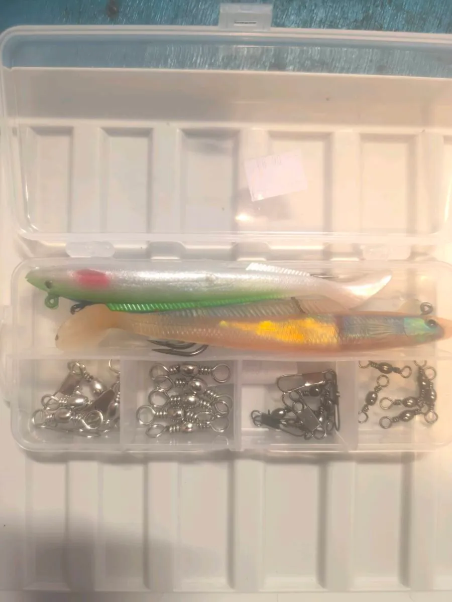 Sidewinder type weighted eel lures and swivels box - Image 1