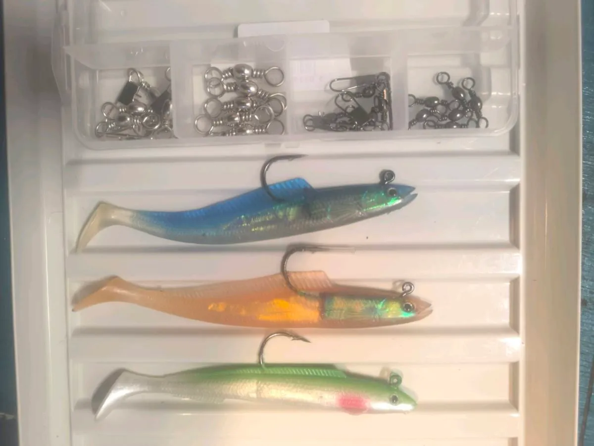 Sidewinder type weighted eel lures and swivels box - Image 2