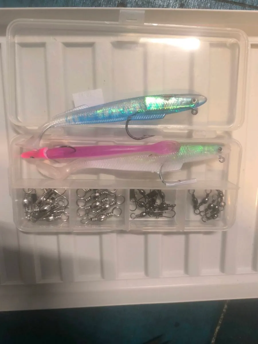 Sidewinder type lure selection box and swivels new - Image 1