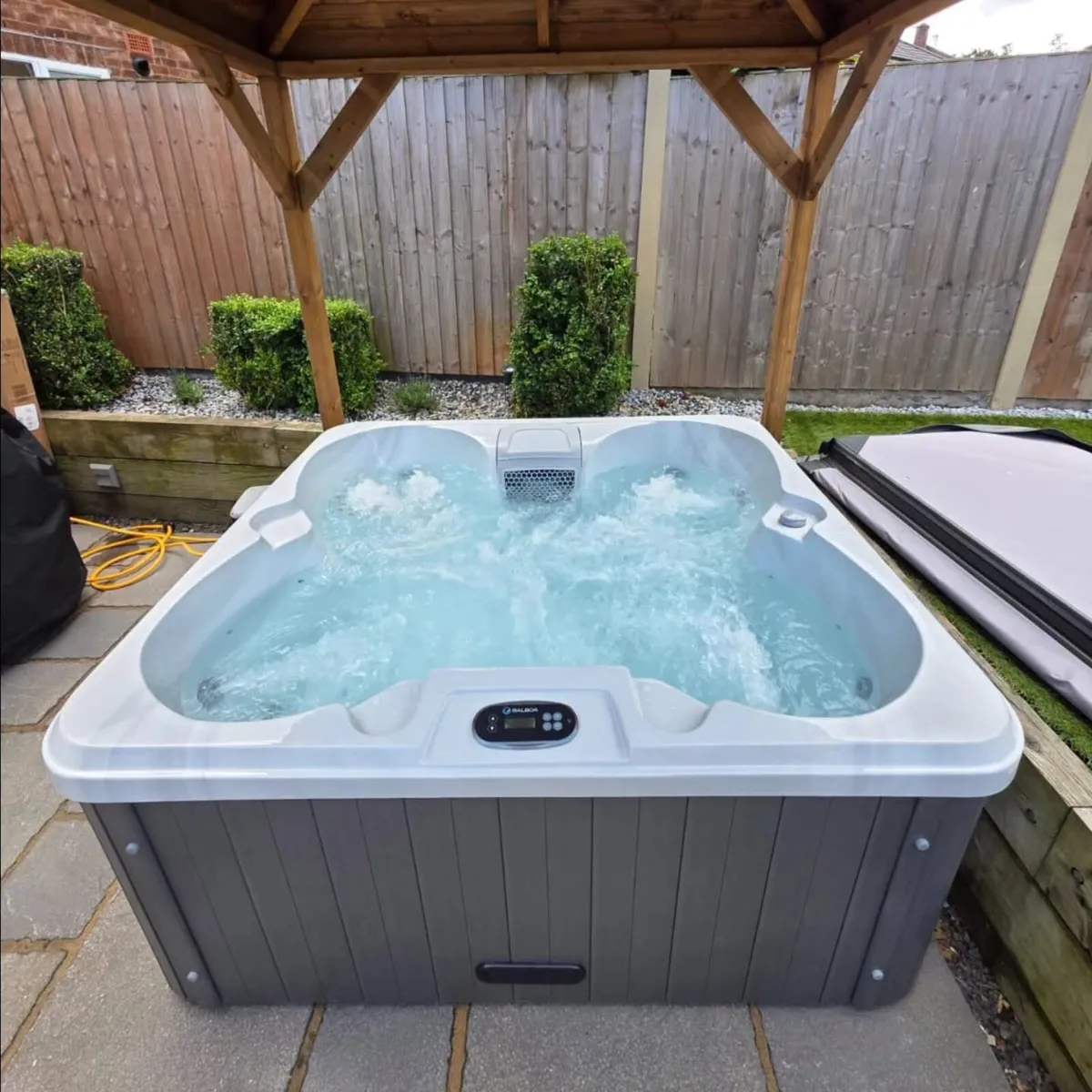Free Delivery - Brand New 4 Person Hot Tub - Image 4