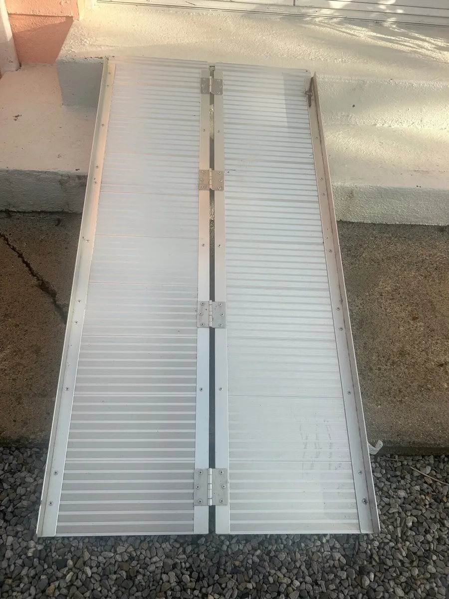 Mobile wheelchair ramp - Image 1